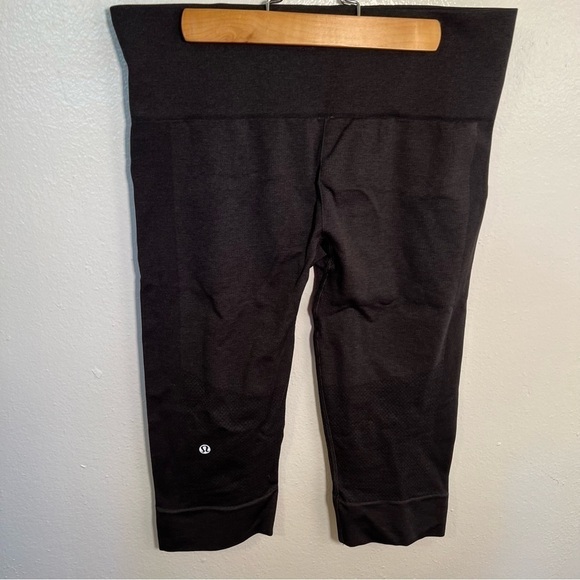 Lululemon Seamlessly Street Crop Black - Picture 7 of 16